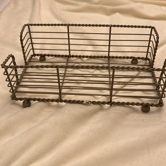 🔥Excellent condition Metal Napkin/Guest Towel Tray in matte gold A87 - Picture 2 of 3